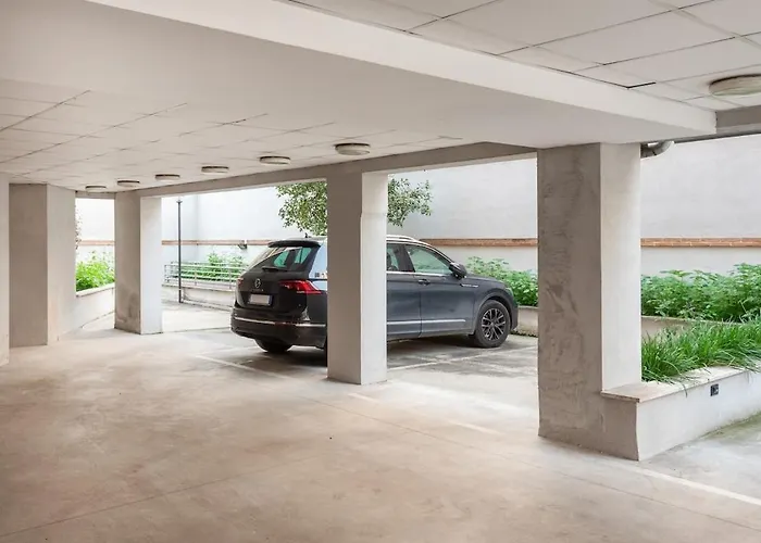 Private Terrace & Parking *